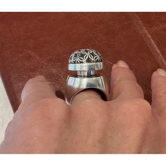 Michael Dawkins Sterling Silver Dome Ring Floral Design Size 7 - Picture 9 of 10